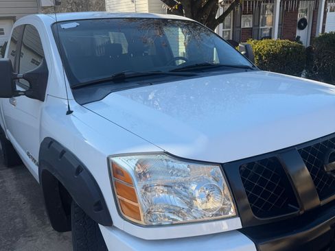 Used 2005 Nissan Titan SE image 4
