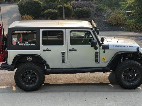 Used 2012 Jeep Wrangler Unlimited Rubicon w/ Connectivity Group image 32