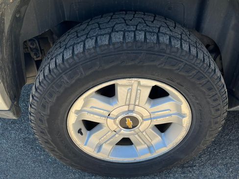 Used 2011 Chevrolet Avalanche LT w/ Luxury Package AWD/4WD image 26