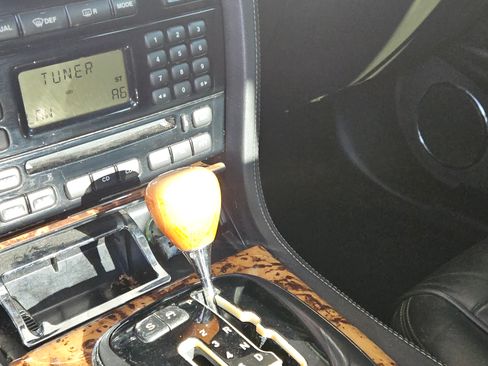 Used 2008 Jaguar XJ8 image 11