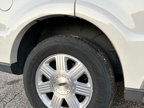 Used 2003 Lincoln Aviator AWD image 9