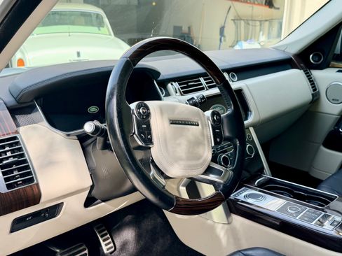 Used 2014 Land Rover Range Rover HSE image 9