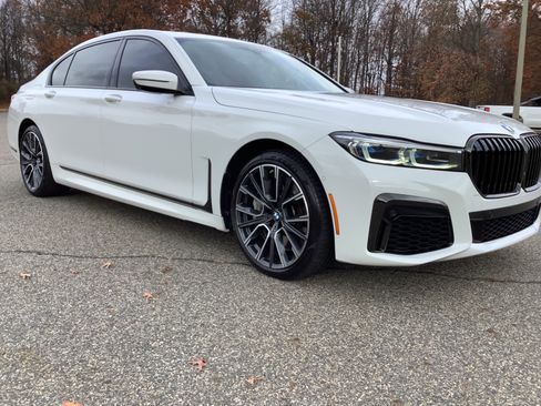 Used 2020 BMW 750i xDrive w/ Autobahn Package image 1