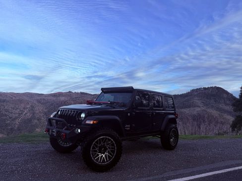 Used 2018 Jeep Wrangler Unlimited Sport image 8