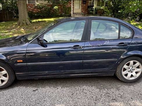 Used 2001 BMW 325xi Sedan image 1