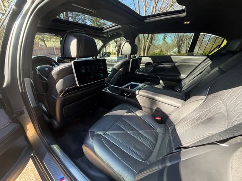 Used 2016 BMW 750i xDrive AWD/4WD image 10