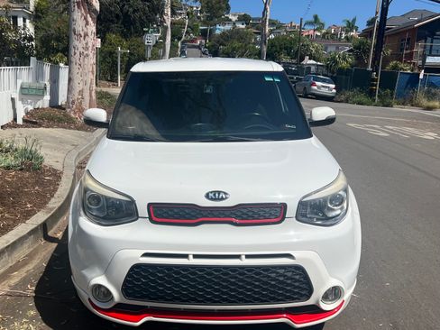 Used 2014 Kia Soul + FWD image 2