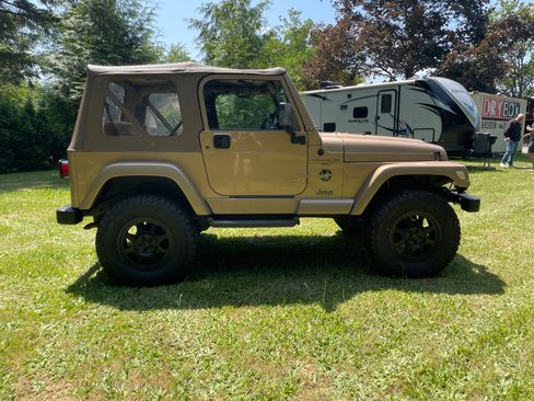 Used 1999 Jeep Wrangler Sahara image 2