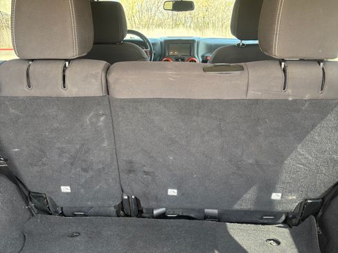 Used 2014 Jeep Wrangler Unlimited Sahara w/ Connectivity Group image 26