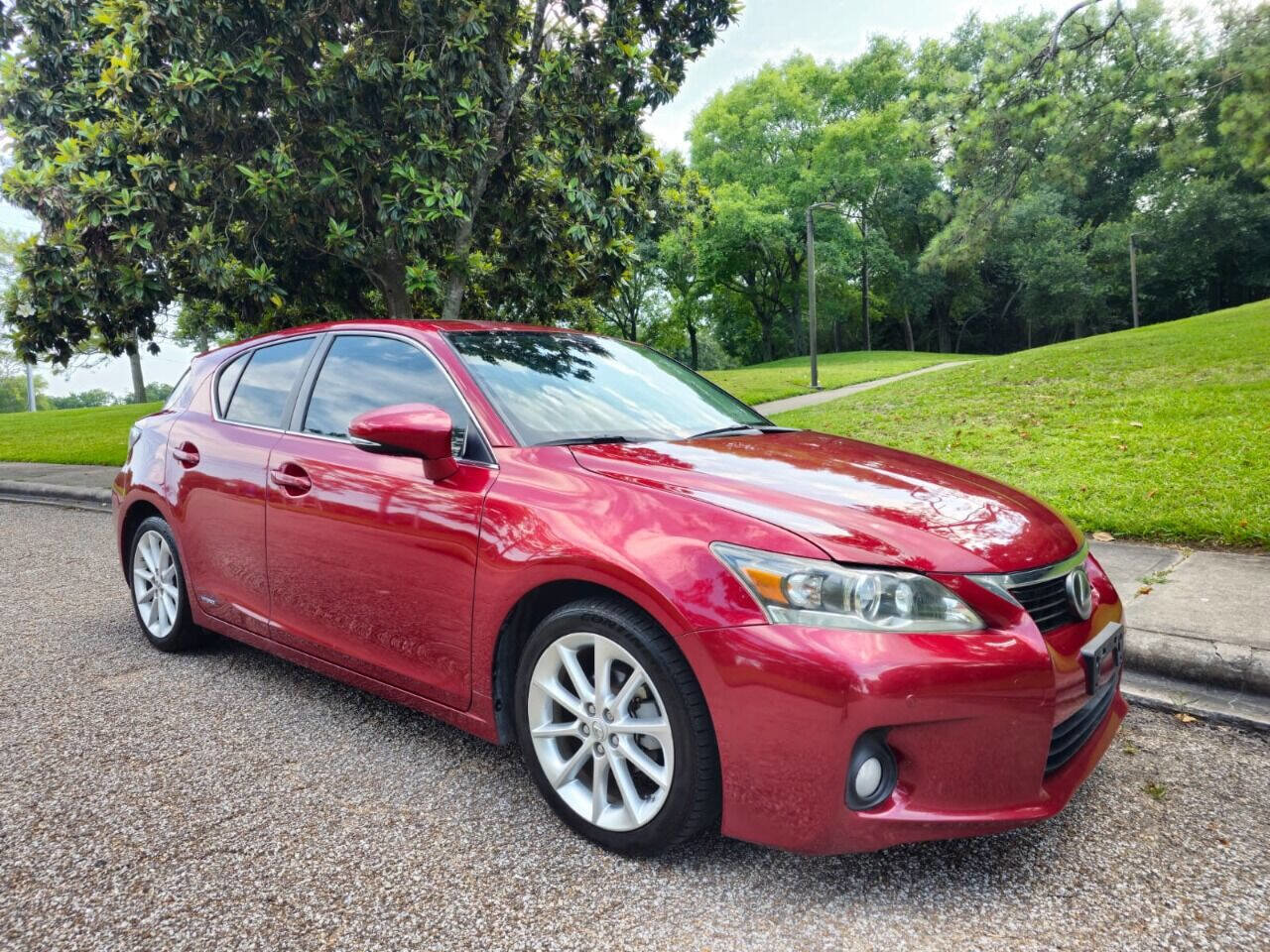 Used 2013 Lexus CT 200h w/ Leather Pkg FWD image 12