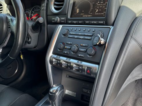 Used 2010 Nissan GT-R Premium AWD/4WD image 6