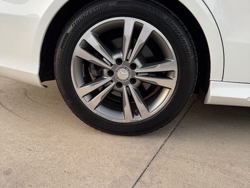 Used 2014 Mercedes-Benz E 250 BlueTEC Sedan image 20