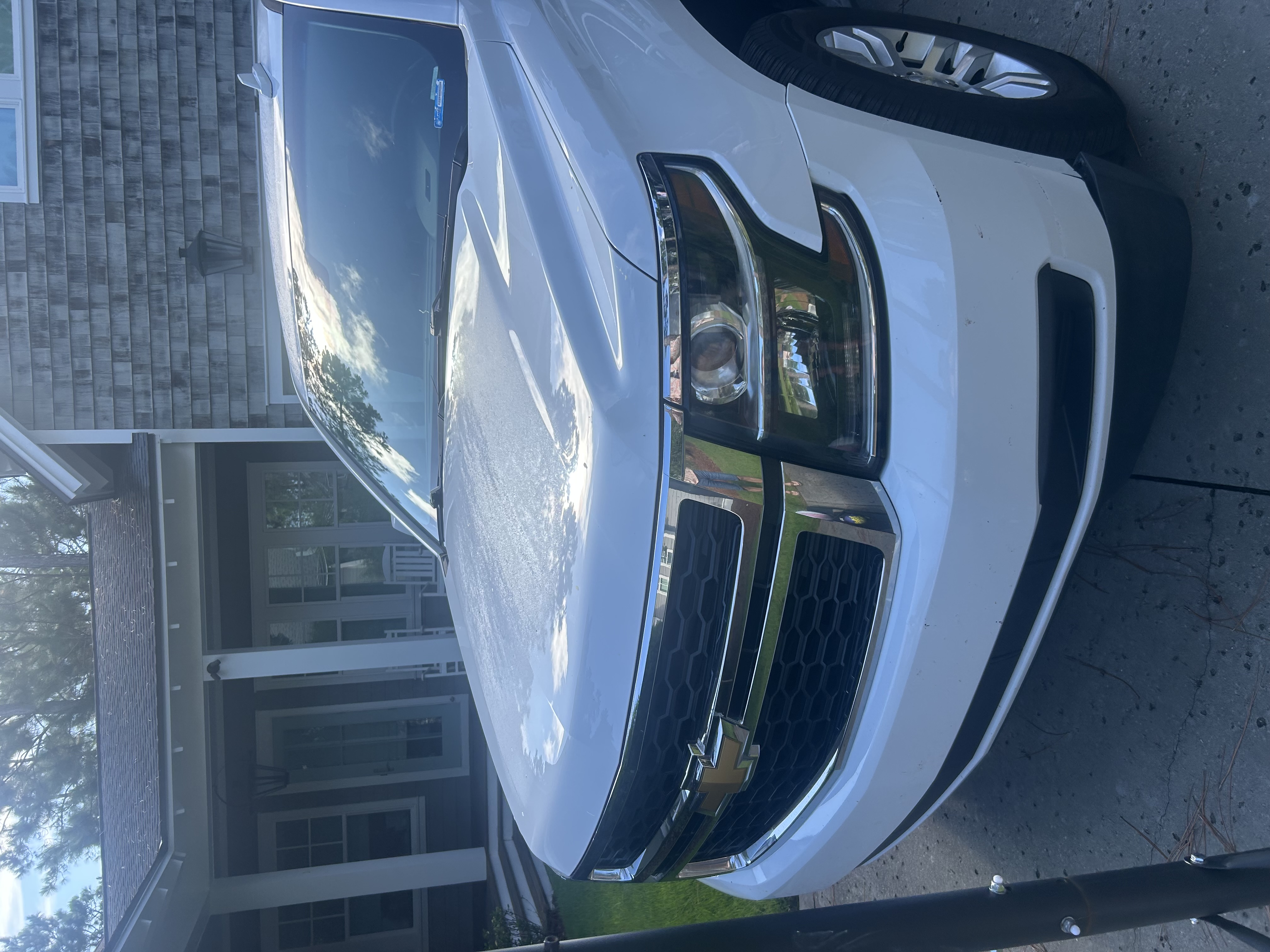 Used 2019 Chevrolet Suburban LT RWD image 1