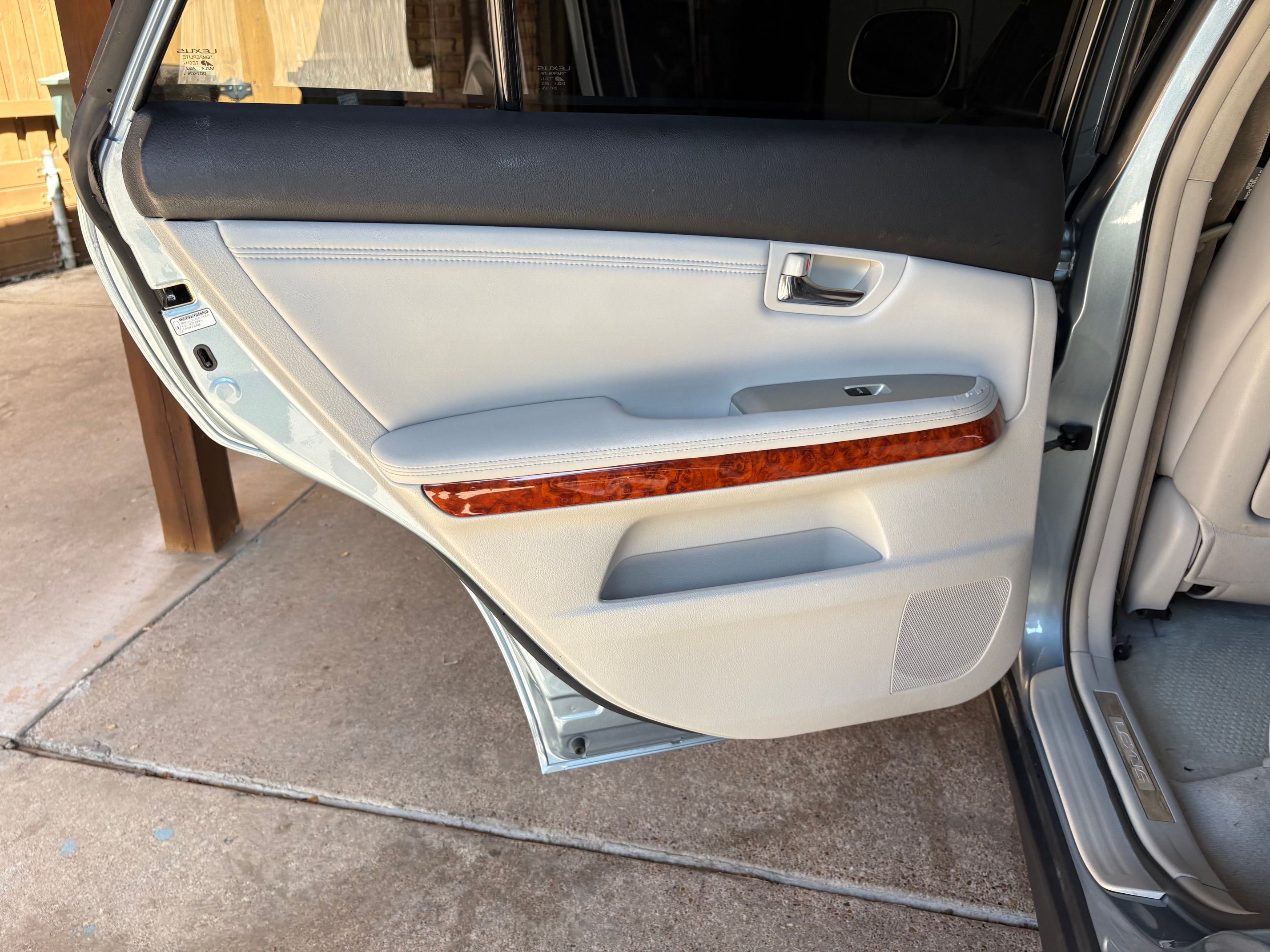 Used 2006 Lexus RX 330 FWD image 25
