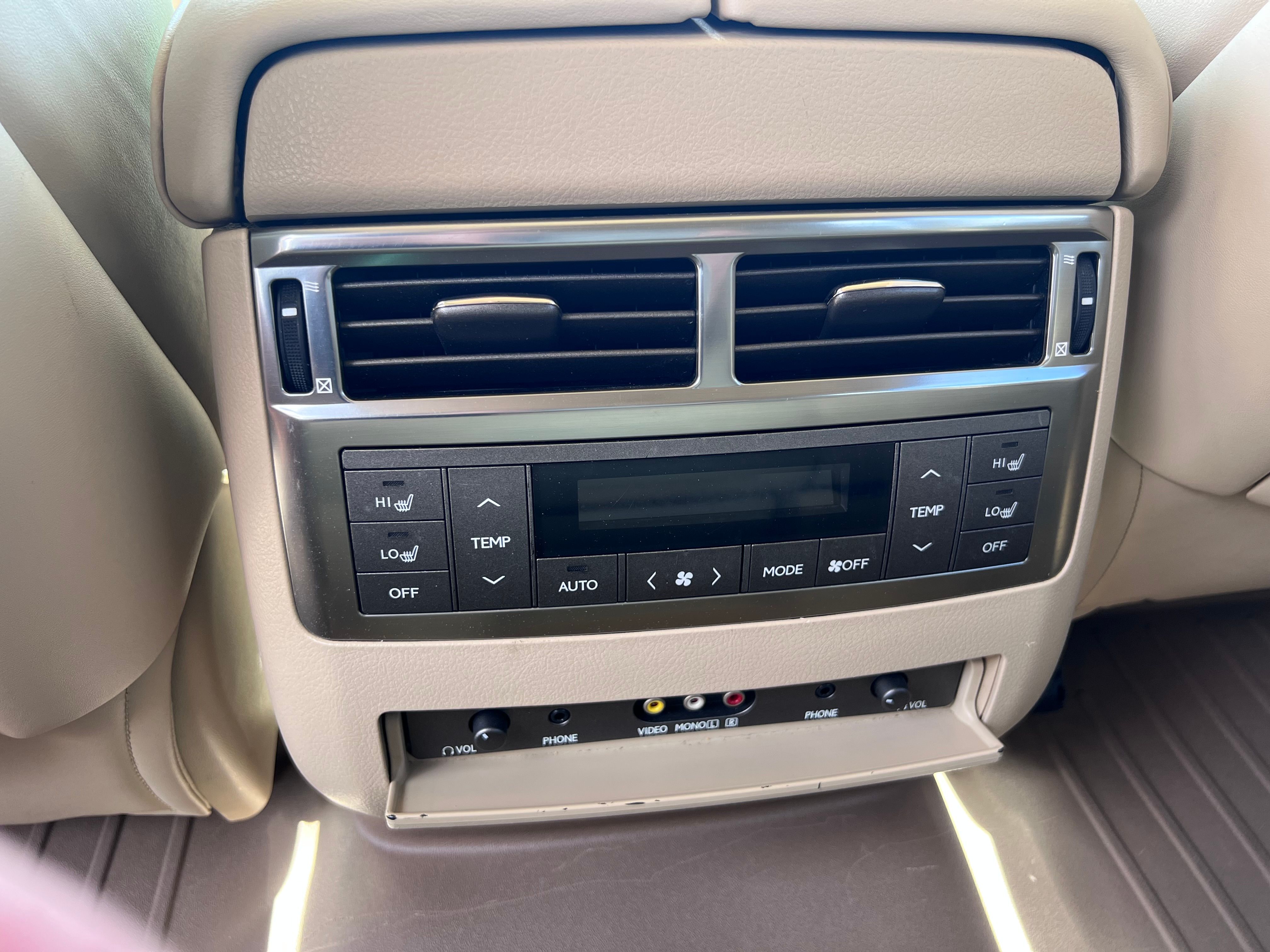 Used 2010 Lexus LX 570 4WD image 29