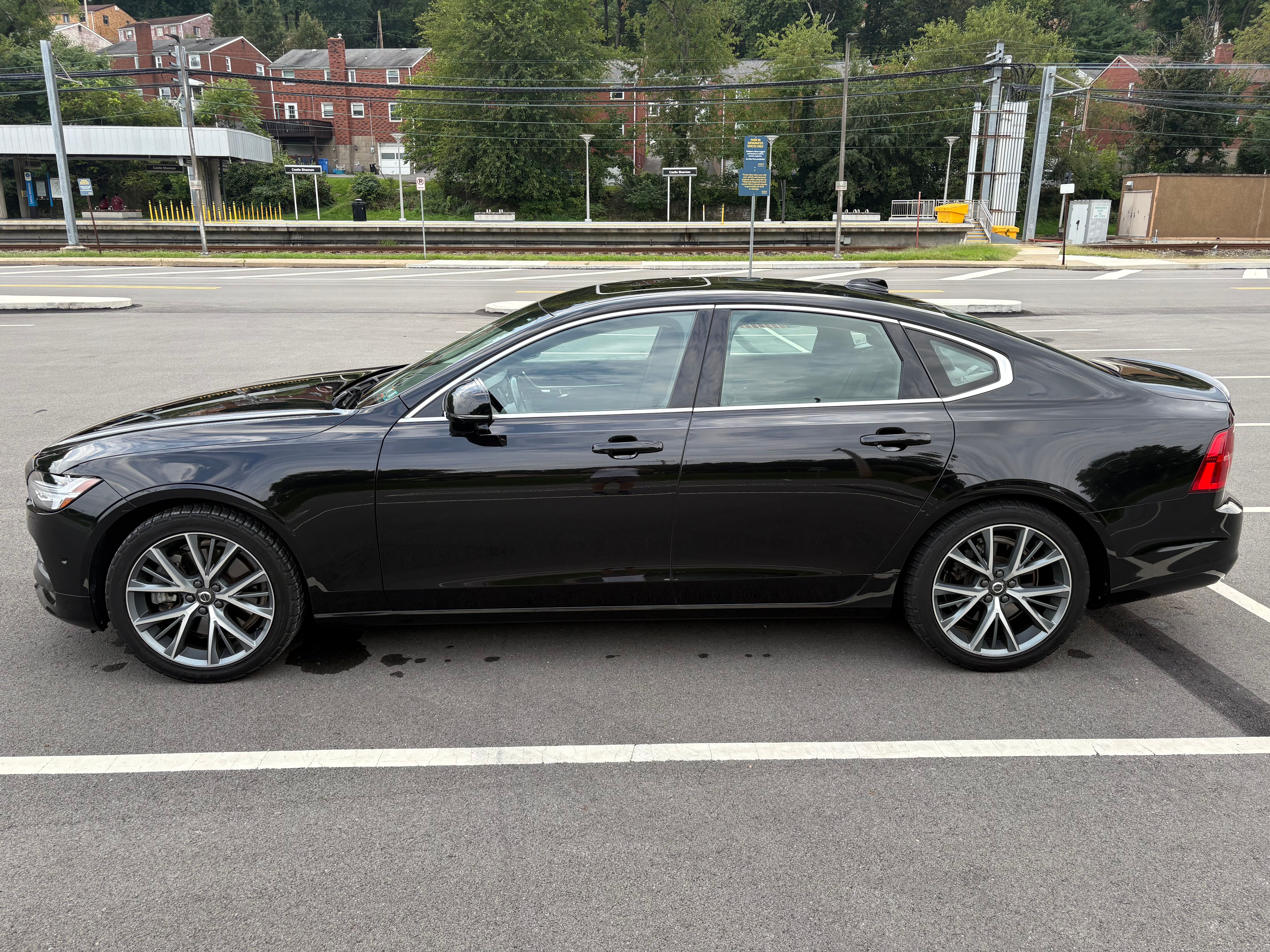 Used 2017 Volvo S90 T6 Momentum w/ Vision Package AWD/4WD image 2