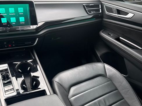 Used 2025 Volkswagen Atlas Cross Sport SEL R-Line image 29