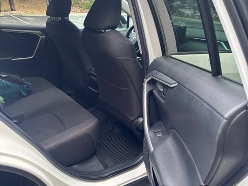 Used 2020 Toyota RAV4 LE w/ All Weather Liner Package AWD/4WD image 15