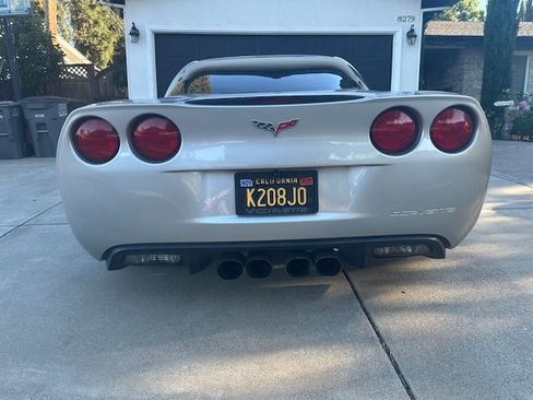 Used 2006 Chevrolet Corvette Coupe w/ Preferred Equipment Group RWD image 13