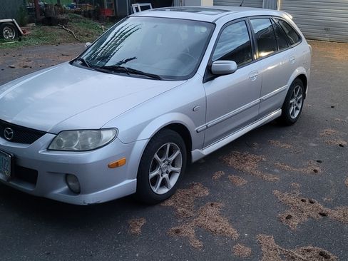 Used 2003 MAZDA Protege5 image 2