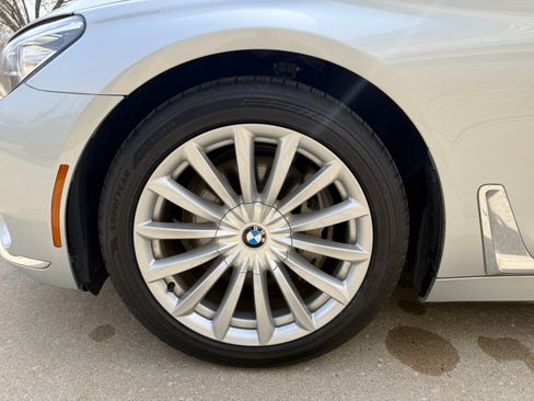 Used 2019 BMW 740i xDrive image 11
