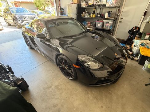 Used 2018 Porsche 718 Cayman GTS image 10