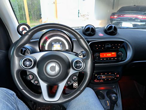 Used 2016 smart fortwo Prime RWD image 23