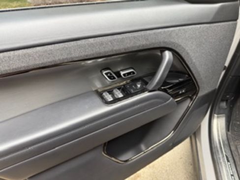 Used 2023 Land Rover Range Rover Sport SE Dynamic image 8