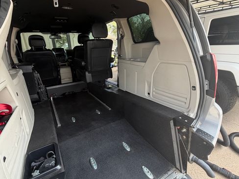 Used 2020 Dodge Grand Caravan SXT image 13