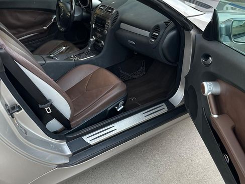 Used 2005 Mercedes-Benz SLK 350 image 4