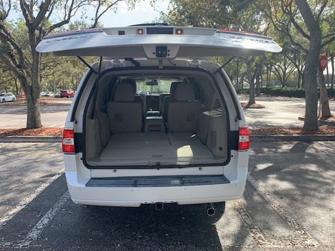 Used 2013 Lincoln Navigator 2WD w/ HD Trailer Tow Pkg image 31