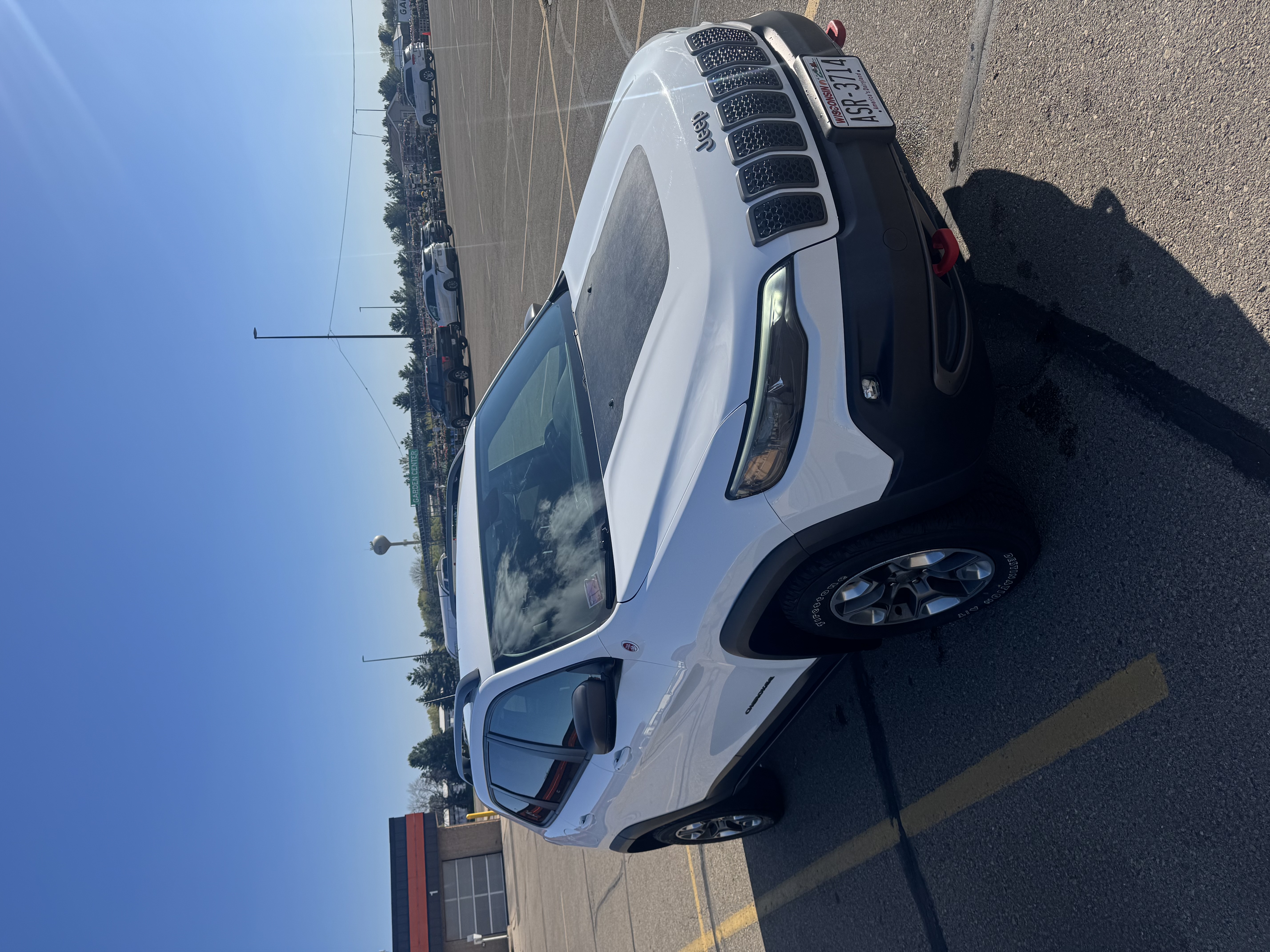 Used 2019 Jeep Cherokee Trailhawk w/ Cold Weather Group AWD/4WD image 5