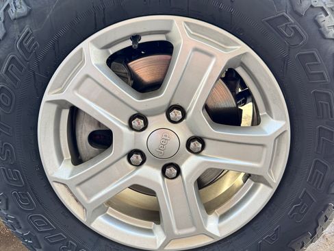 Used 2018 Jeep Wrangler Unlimited Sport S image 23