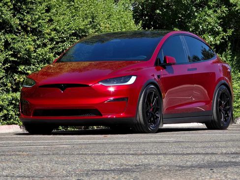 Used 2023 Tesla Model X Plaid image 2