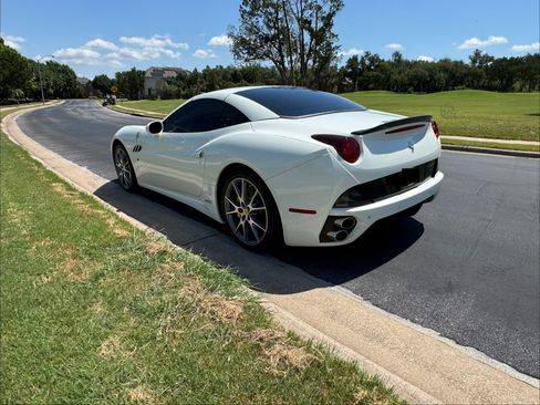 Used 2011 Ferrari California image 13