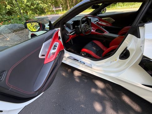Used 2021 Chevrolet Corvette Stingray Premium Conv w/ Z51 Performance Package RWD image 8