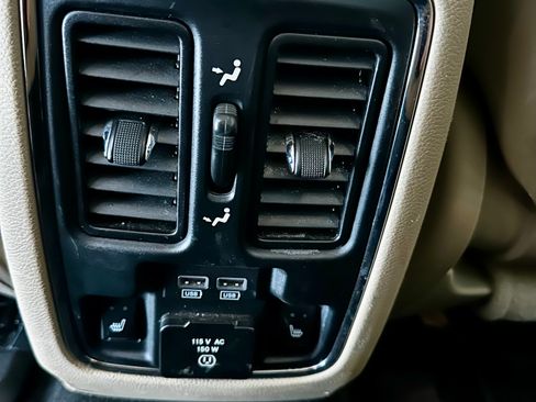 Used 2015 Jeep Grand Cherokee Limited image 12