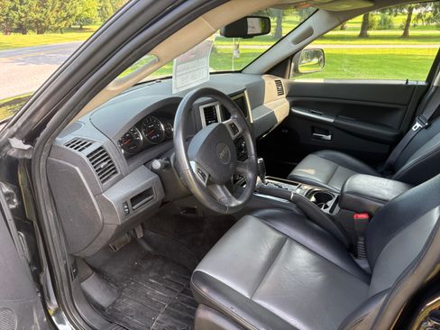 Used 2009 Jeep Grand Cherokee Laredo AWD/4WD image 8