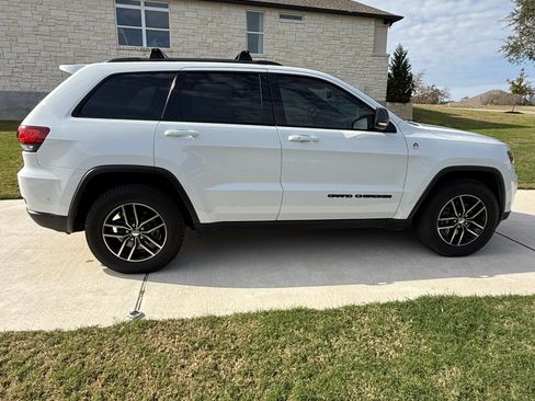 Used 2018 Jeep Grand Cherokee Trailhawk w/ Trailhawk Luxury Group image 2