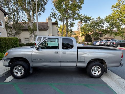 Used 2001 Toyota Tundra SR5 RWD image 2