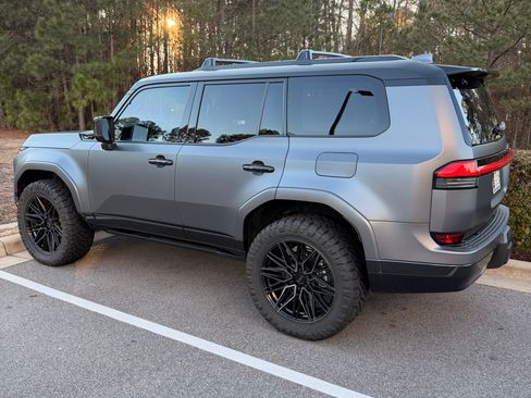 Used 2025 Lexus GX 550 w/ Cold Area Package image 1