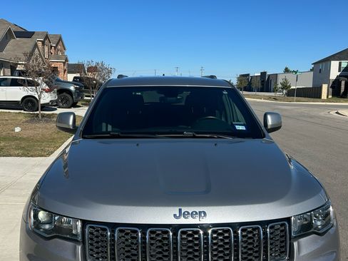 Used 2018 Jeep Grand Cherokee Laredo image 10