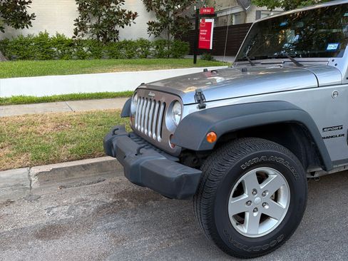 Used 2013 Jeep Wrangler Sport AWD/4WD image 6