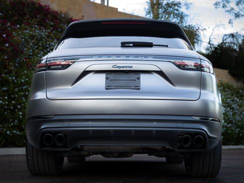 Used 2022 Porsche Cayenne Platinum Edition image 18