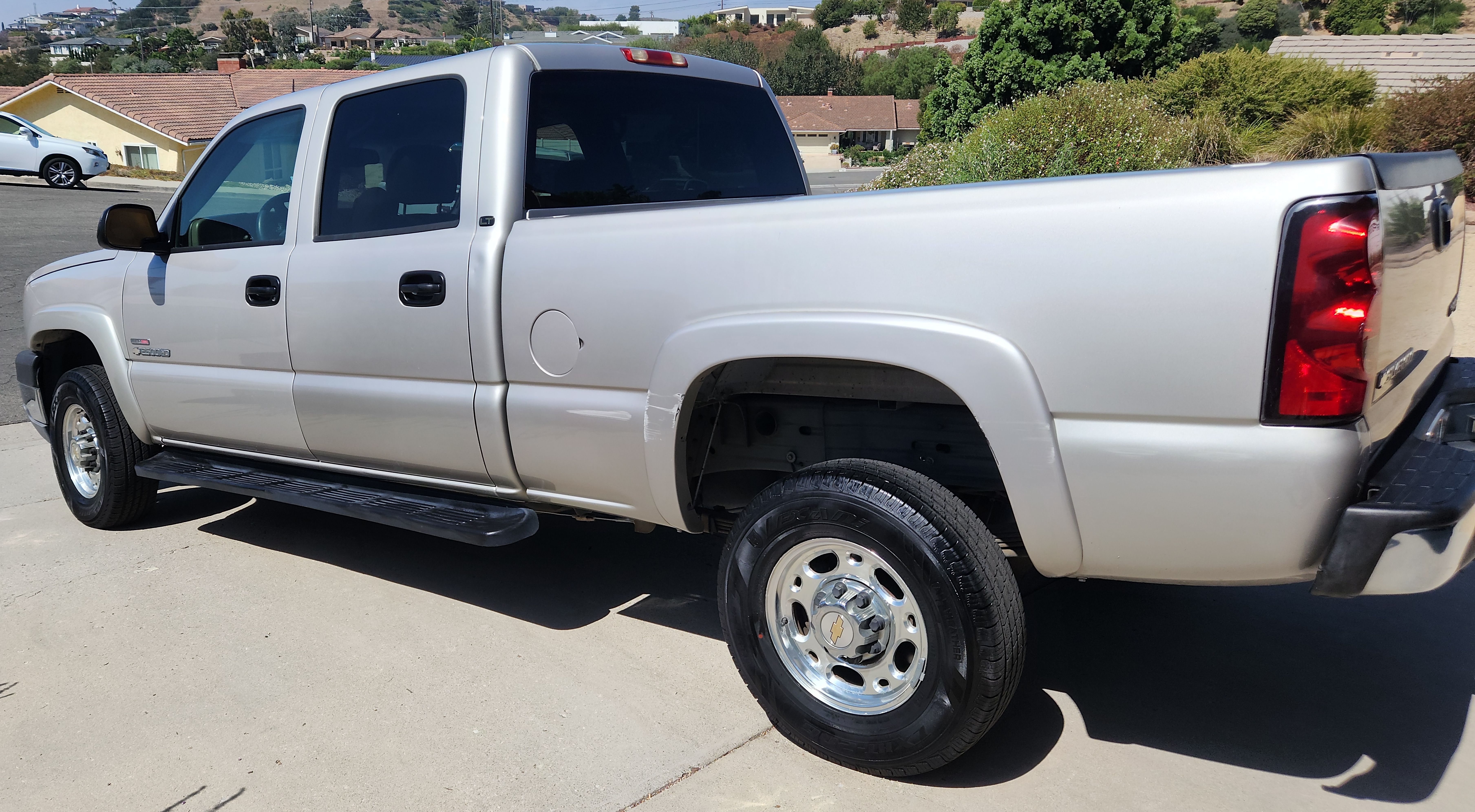 Used 2005 Chevrolet Silverado 2500 LT w/ Heavy-Duty Power Package AWD/4WD image 2