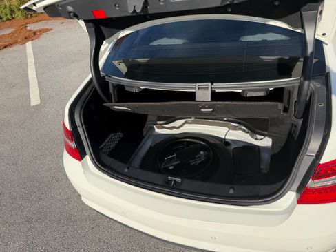 Used 2011 Mercedes-Benz E 550 Coupe image 11