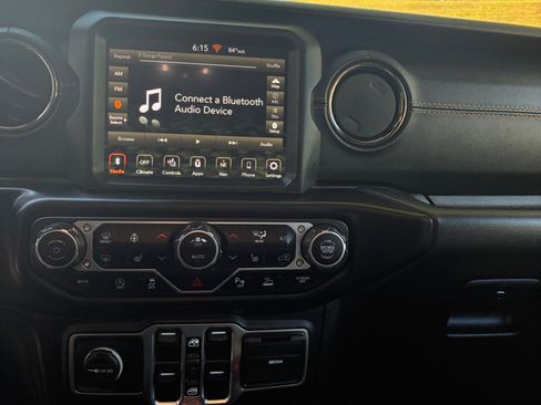 Used 2021 Jeep Gladiator Overland image 15