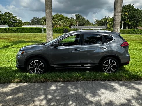 Used 2017 Nissan Rogue SL w/ SL Premium Package FWD image 10