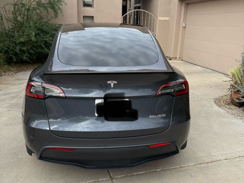 Used 2022 Tesla Model Y Performance image 5