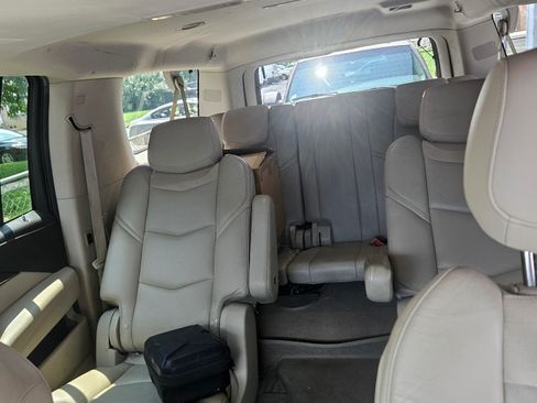 Used 2020 Cadillac Escalade ESV Luxury AWD/4WD image 15